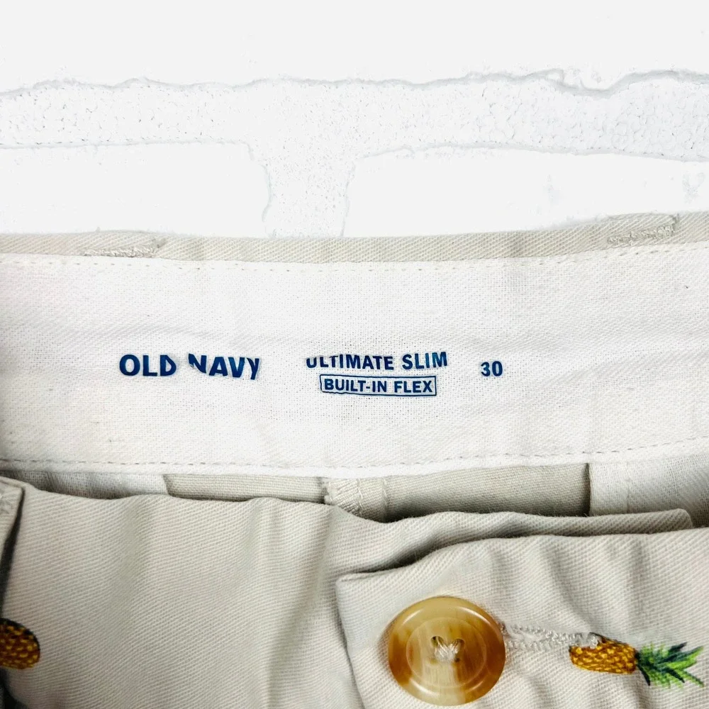 Old Navy‎ Mens Ultimate Slim Built-in Flex Pineapple Print Shorts, Size 30